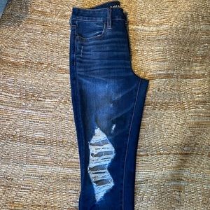 AE HIGH RISE JEGGINGS- dark distressed wash